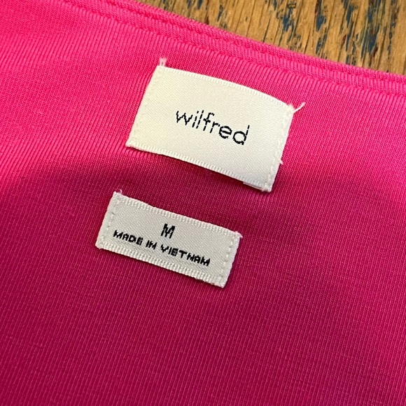 Hot Pink Ruched Long Sleeve Top – Wilfred (Aritzia) – Size M - Picture 2 of 7